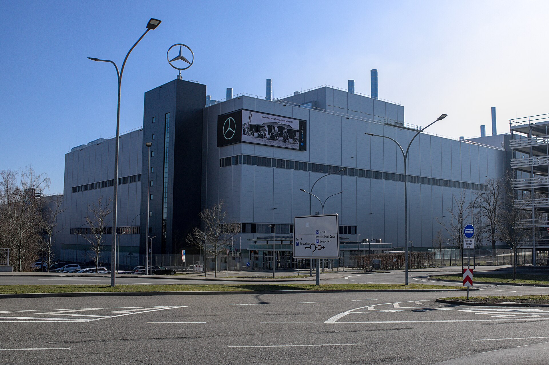 Mercedes-Benz ждёт маржу легковых машин выше прогноза за четвёртый квартал
