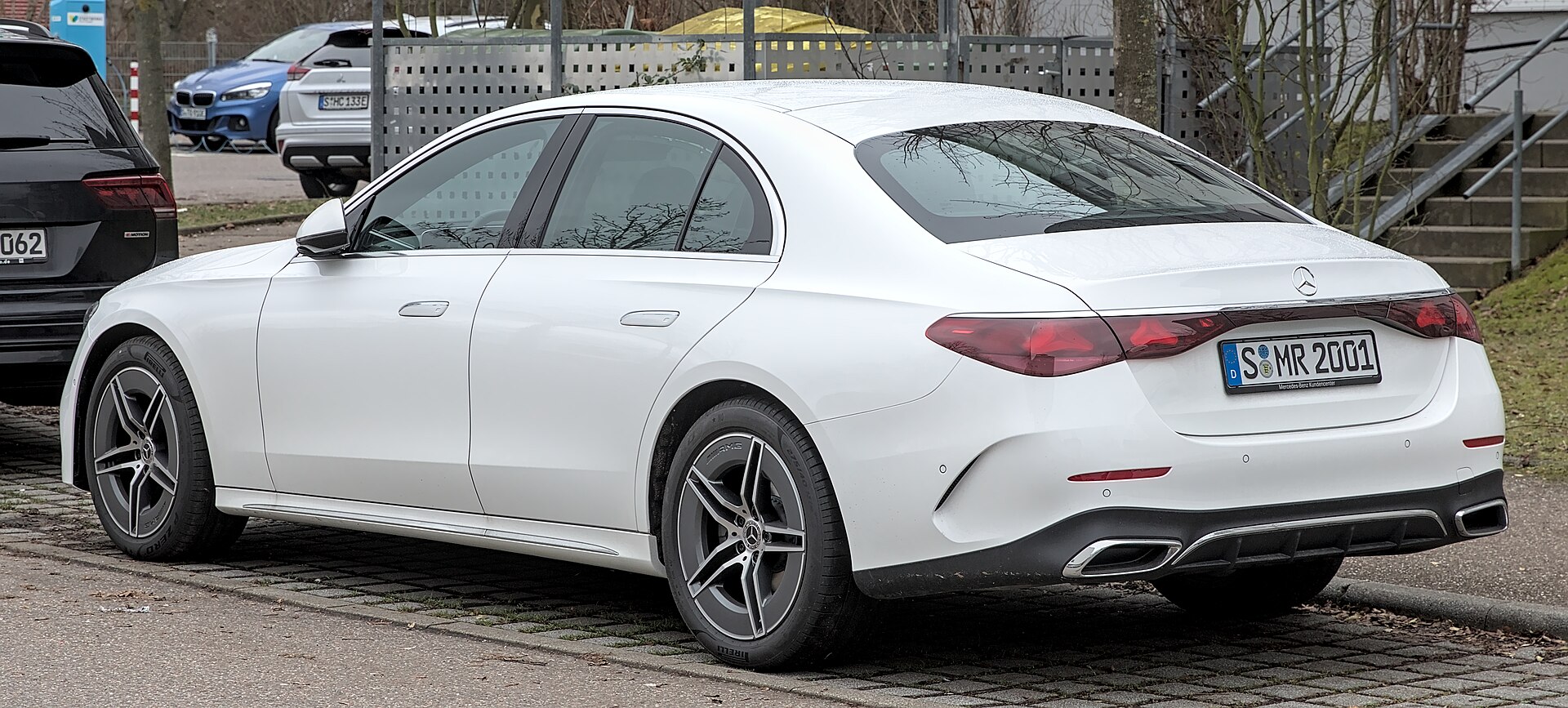 Mercedes-Benz изучает продажу лизинговой компании Athlon