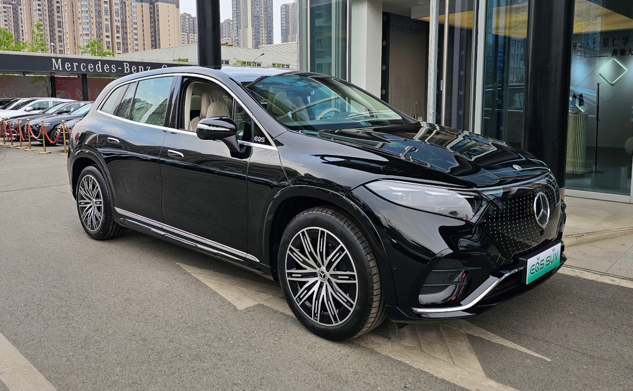 Прибыль Mercedes-Benz во втором квартале снизилась из-за пошлин и Китая
